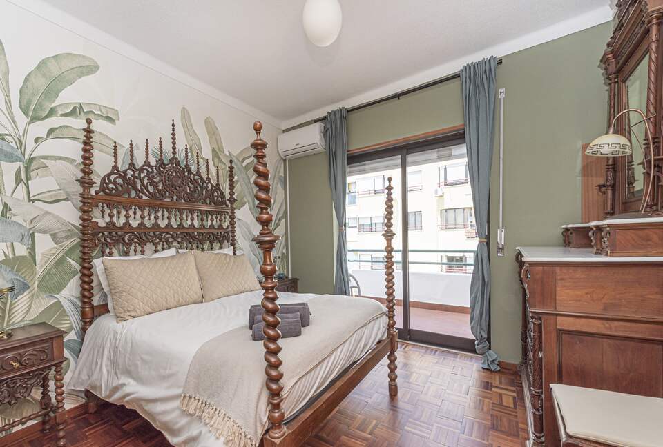 Charming Riverside Retreat with Stunning Tagus Views - Cacilhas, Portugal