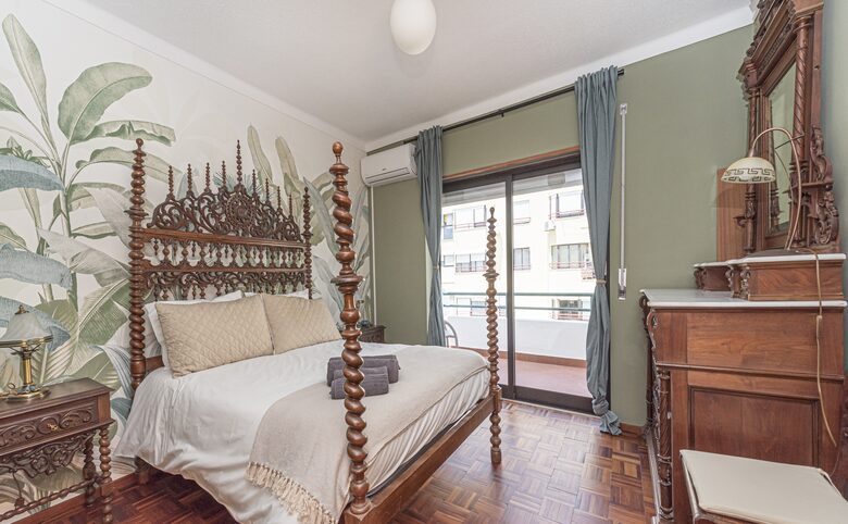 Charming Riverside Retreat with Stunning Tagus Views - Cacilhas, Portugal