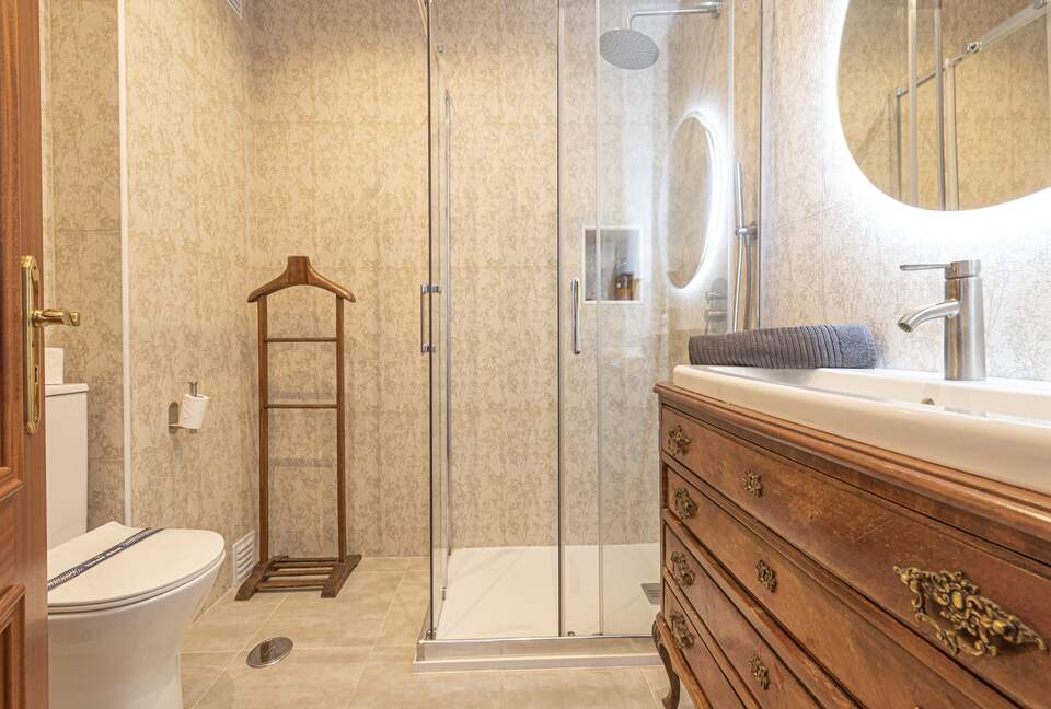 Charming Riverside Retreat with Stunning Tagus Views - Cacilhas, Portugal