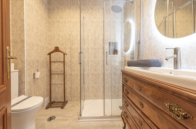 Charming Riverside Retreat with Stunning Tagus Views - Cacilhas, Portugal