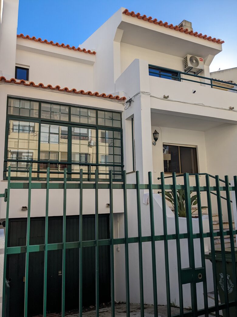 Charming Riverside Retreat with Stunning Tagus Views - Cacilhas, Portugal