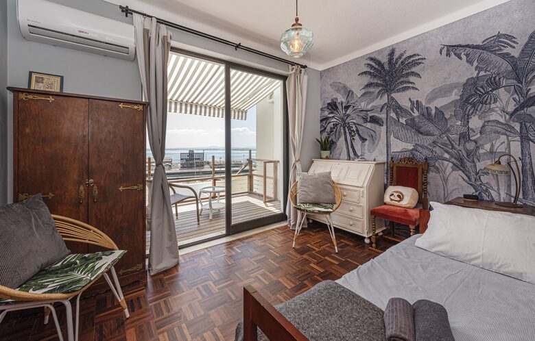 Charming Riverside Retreat with Stunning Tagus Views - Cacilhas, Portugal