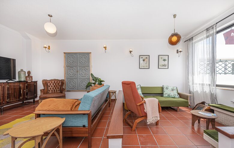 Charming Riverside Retreat with Stunning Tagus Views - Cacilhas, Portugal