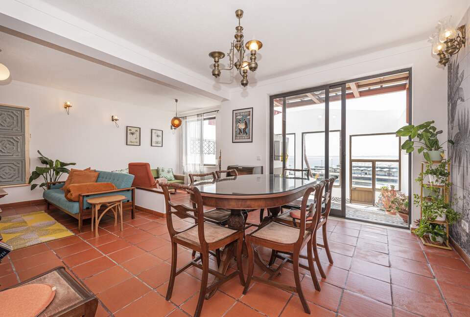 Charming Riverside Retreat with Stunning Tagus Views - Cacilhas, Portugal