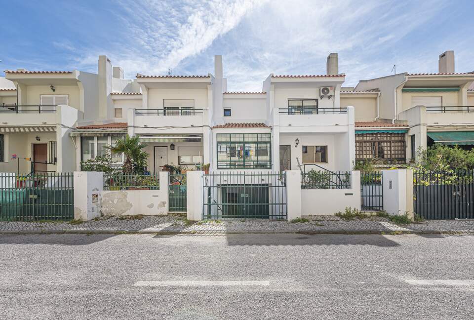Charming Riverside Retreat with Stunning Tagus Views - Cacilhas, Portugal