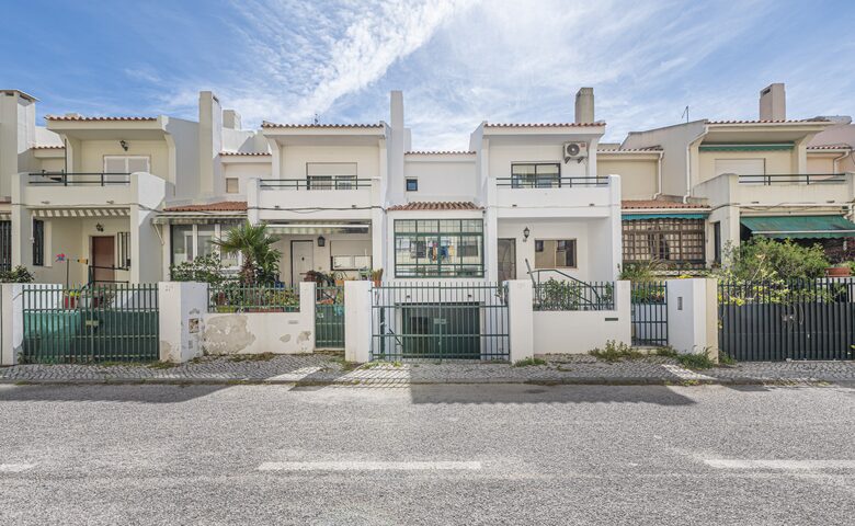 Charming Riverside Retreat with Stunning Tagus Views - Cacilhas, Portugal