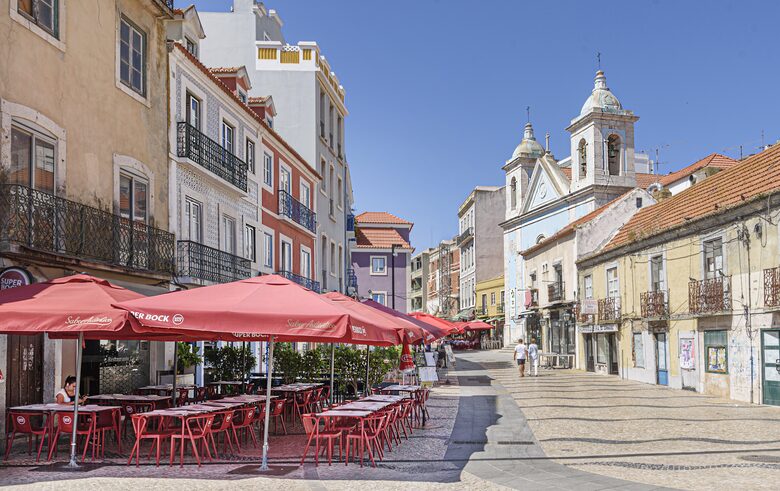 Charming Riverside Retreat with Stunning Tagus Views - Cacilhas, Portugal
