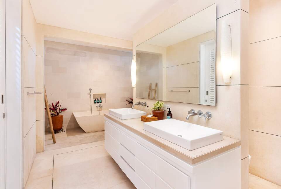 Architect-Designed Seminyak Oasis with Private Pool - Seminyak, Indonesia