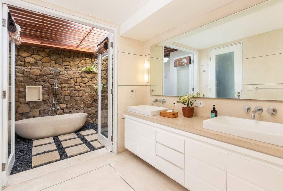 Architect-Designed Seminyak Oasis with Private Pool - Seminyak, Indonesia