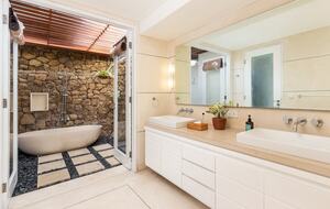 Architect-Designed Seminyak Oasis with Private Pool - Seminyak, Indonesia