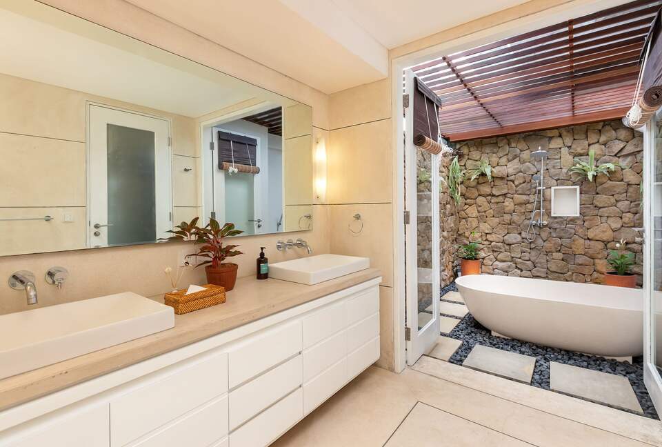 Architect-Designed Seminyak Oasis with Private Pool - Seminyak, Indonesia