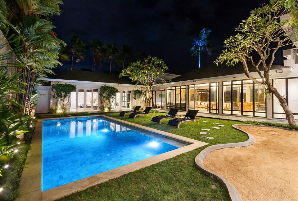 Architect-Designed Seminyak Oasis with Private Pool - Seminyak, Indonesia