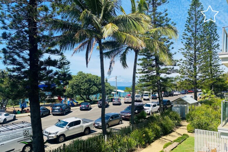 Elegant Beachfront Retreat at Rainbow Beach - Rainbow Beach, Australia