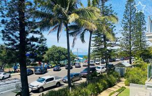 Elegant Beachfront Retreat at Rainbow Beach - Rainbow Beach, Australia