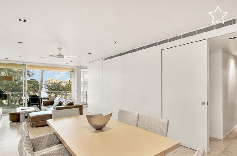 Elegant Beachfront Retreat at Rainbow Beach - Rainbow Beach, Australia