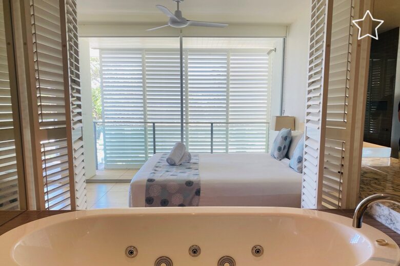 Elegant Beachfront Retreat at Rainbow Beach - Rainbow Beach, Australia