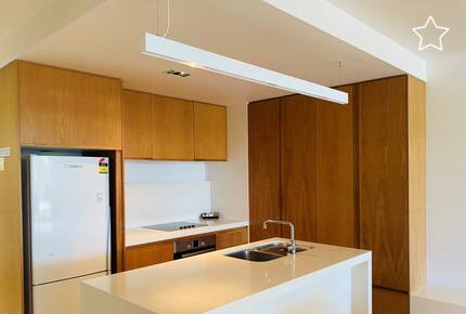 Elegant Beachfront Retreat at Rainbow Beach - Rainbow Beach, Australia