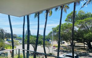 Elegant Beachfront Retreat at Rainbow Beach - Rainbow Beach, Australia