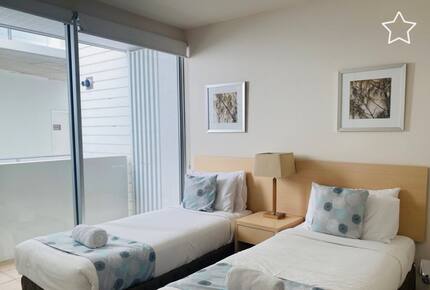 Elegant Beachfront Retreat at Rainbow Beach - Rainbow Beach, Australia