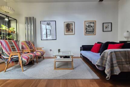 Parisian Courtyard Hideaway - Paris, France