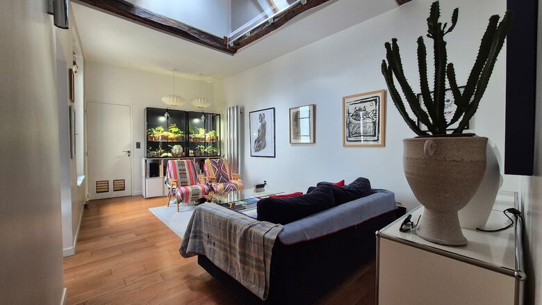 Parisian Courtyard Hideaway - Paris, France