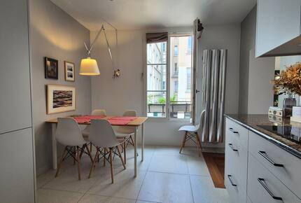 Parisian Courtyard Hideaway - Paris, France