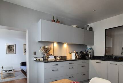 Parisian Courtyard Hideaway - Paris, France