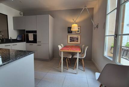 Parisian Courtyard Hideaway - Paris, France