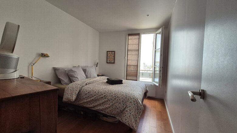 Parisian Courtyard Hideaway - Paris, France