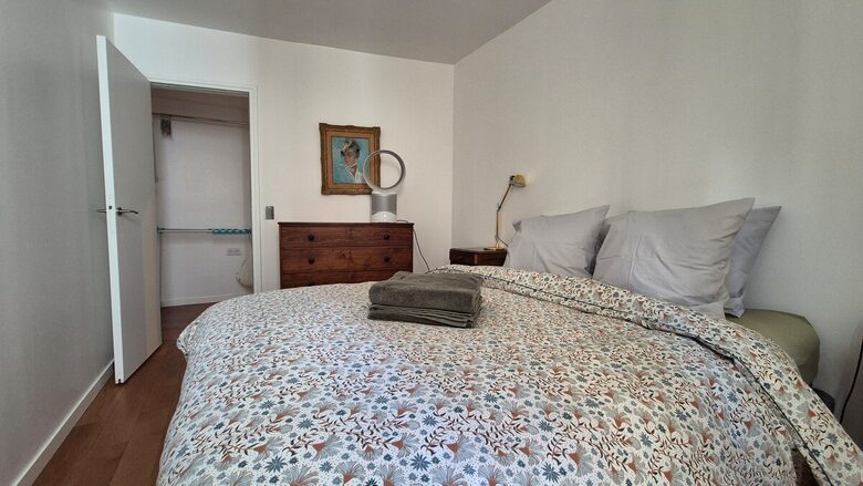 Parisian Courtyard Hideaway - Paris, France