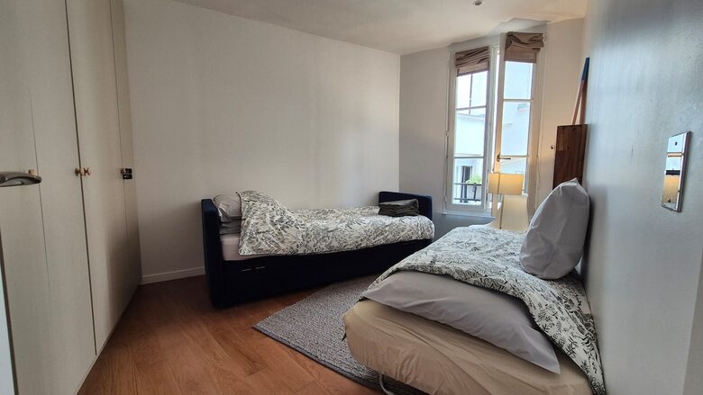 Parisian Courtyard Hideaway - Paris, France