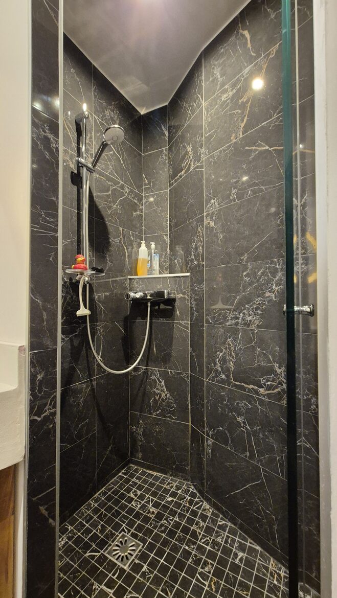 Parisian Courtyard Hideaway - Paris, France