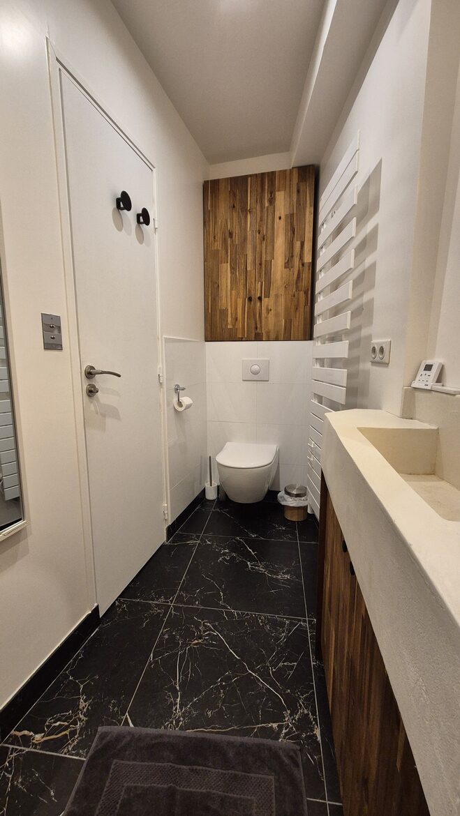 Parisian Courtyard Hideaway - Paris, France