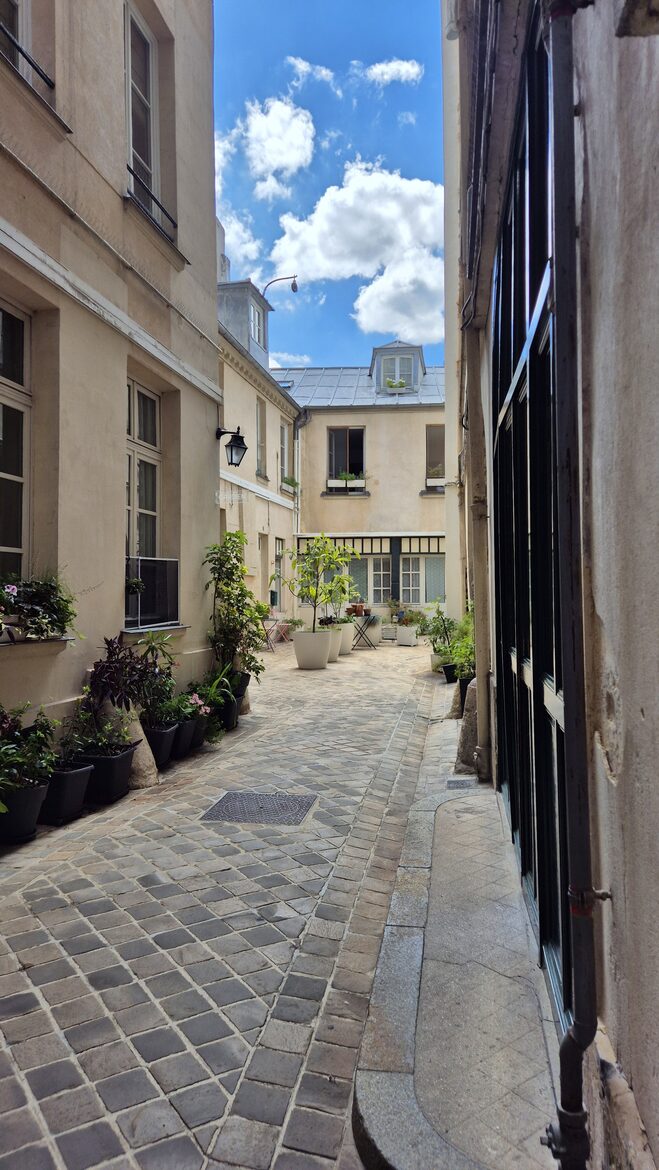 Parisian Courtyard Hideaway - Paris, France