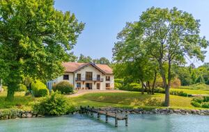 Lake Geneva frontlake House & Private Beach - Nernier, France
