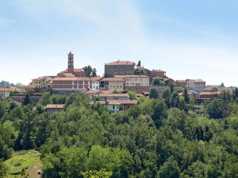 Luxury Wine Country Villa with Panoramic Vineyard Views - Soglio, Italy