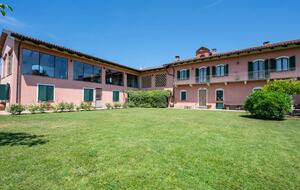 Luxury Wine Country Villa with Panoramic Vineyard Views - Soglio, Italy