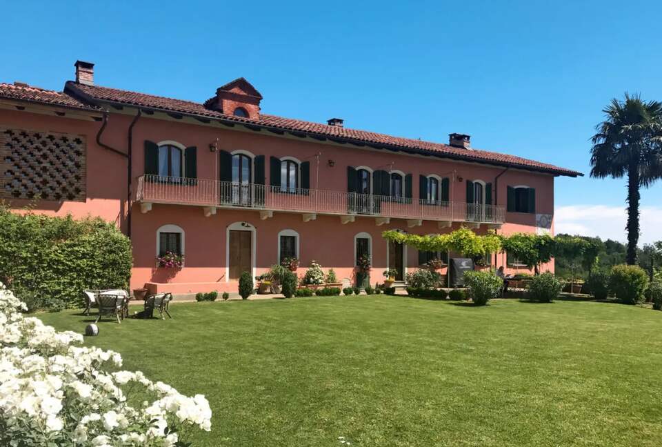 Luxury Wine Country Villa with Panoramic Vineyard Views - Soglio, Italy