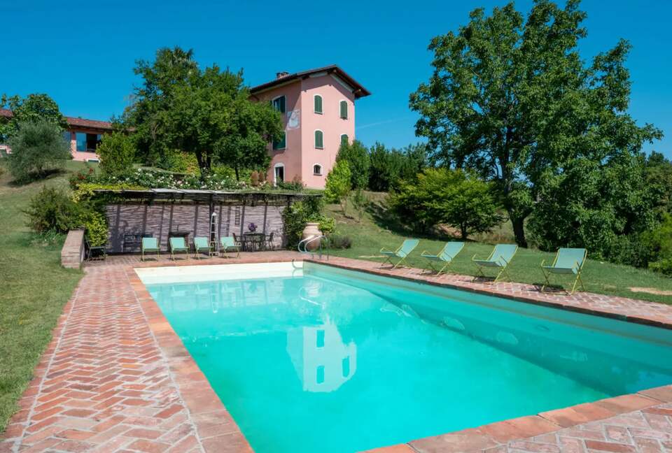 Luxury Wine Country Villa with Panoramic Vineyard Views - Soglio, Italy