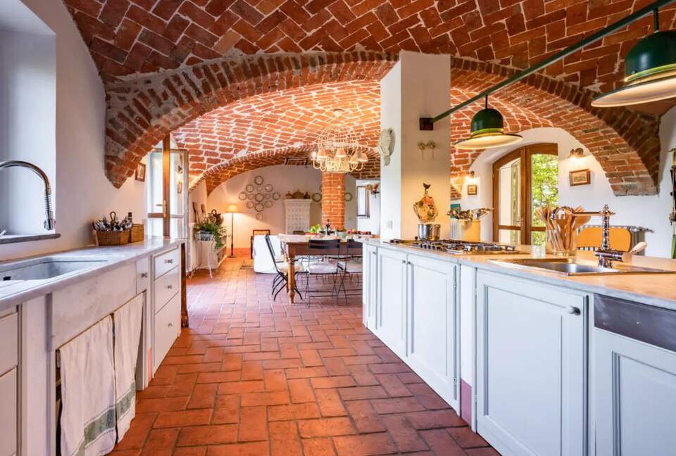 Luxury Wine Country Villa with Panoramic Vineyard Views - Soglio, Italy