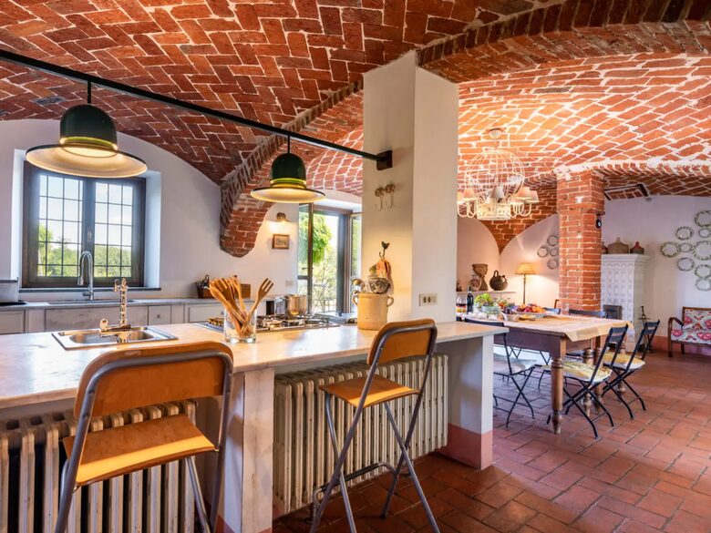 Luxury Wine Country Villa with Panoramic Vineyard Views - Soglio, Italy