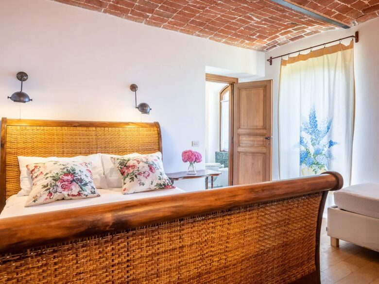 Luxury Wine Country Villa with Panoramic Vineyard Views - Soglio, Italy