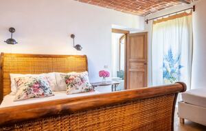 Luxury Wine Country Villa with Panoramic Vineyard Views - Soglio, Italy