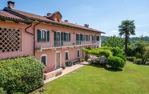 Luxury Wine Country Villa with Panoramic Vineyard Views - Soglio, Italy