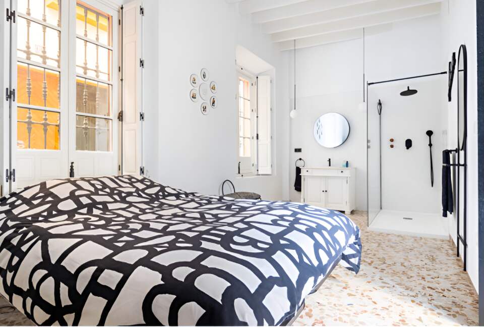 Luxurious Moroccan-Style Villa with Panoramic City Views - Seville, Spain