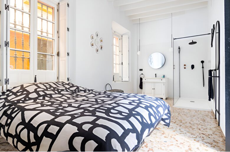 Luxurious Moroccan-Style Villa with Panoramic City Views - Seville, Spain