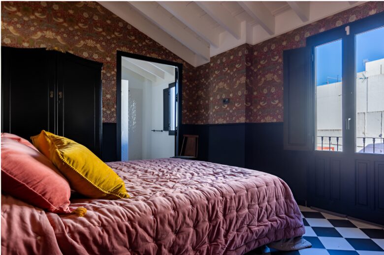 Luxurious Moroccan-Style Villa with Panoramic City Views - Seville, Spain