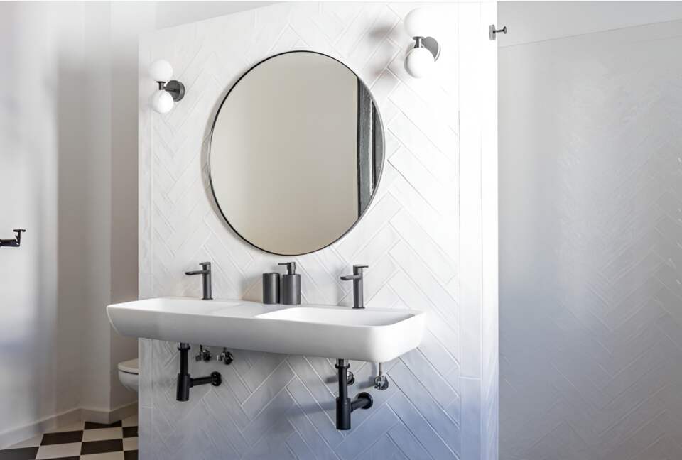 Luxurious Moroccan-Style Villa with Panoramic City Views - Seville, Spain