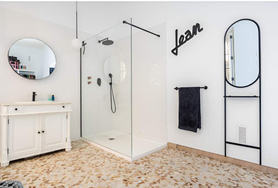 Luxurious Moroccan-Style Villa with Panoramic City Views - Seville, Spain