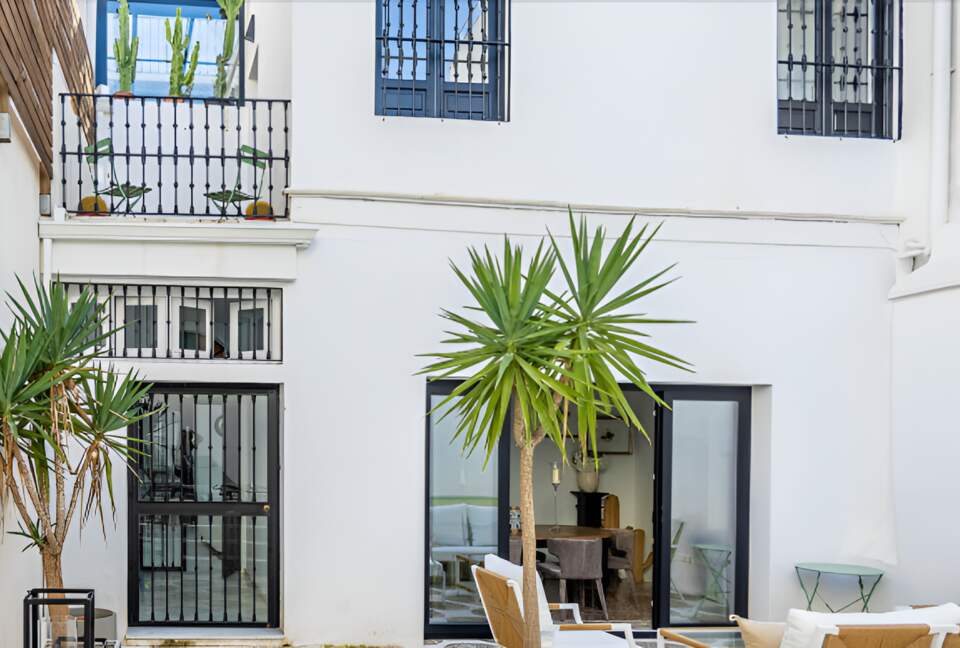 Luxurious Moroccan-Style Villa with Panoramic City Views - Seville, Spain